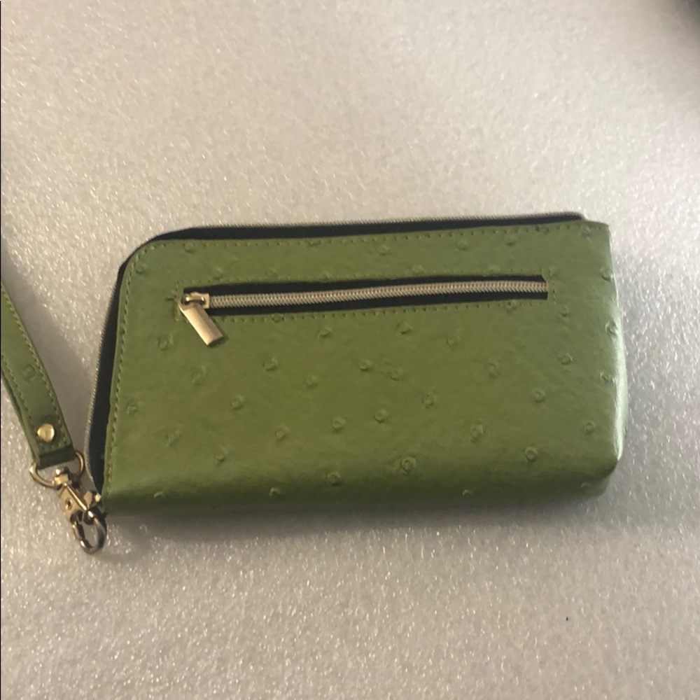 Perillini olive green wristlet - Picture 4 of 16